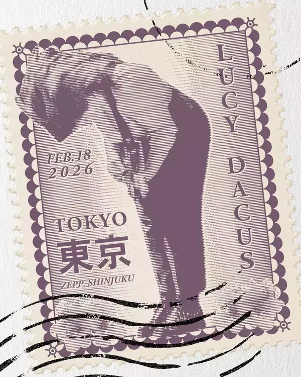 「Lucy Dacusが語る「永遠の愛」とクィアネス、ライブ中に結婚式を執り行う理由」の画像