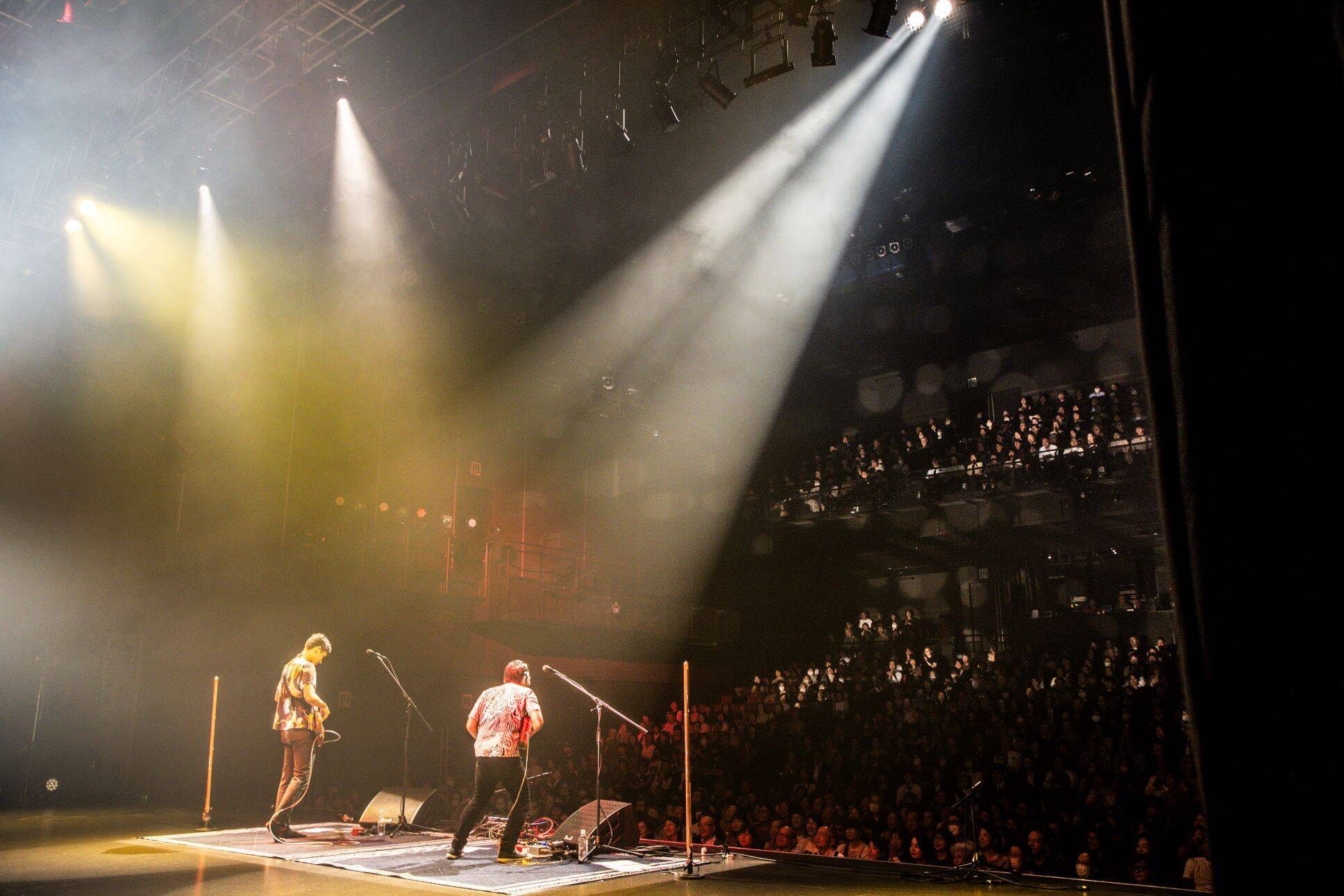 ジェイク・シマブクロ、来日ツアー初日に見せた「進化するウクレレ」と「次なるフェイズ」