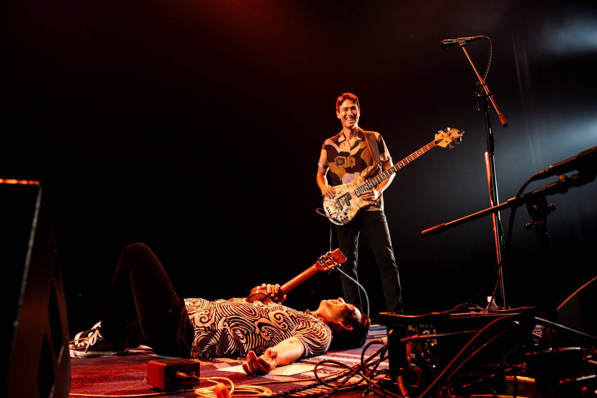 ジェイク・シマブクロ、来日ツアー初日に見せた「進化するウクレレ」と「次なるフェイズ」