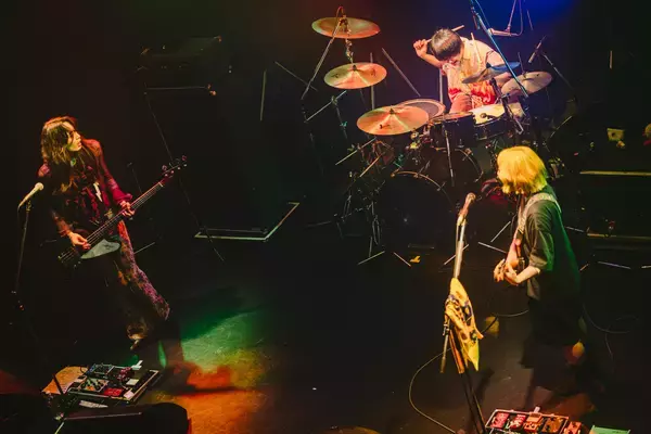 「板歯目（バンシモク）が渋谷で見せた「野生」のライブ　」の画像
