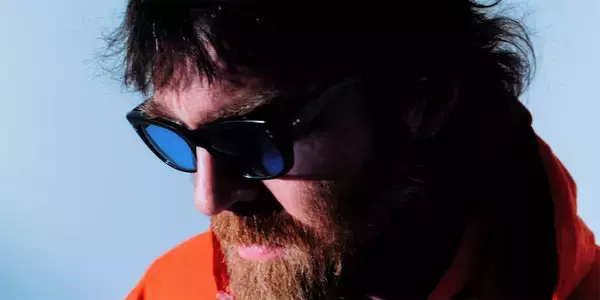 Chet Fakerが語る人生の本質、ポスト資本主義時代、スライ・ストーンとディアンジェロの影響