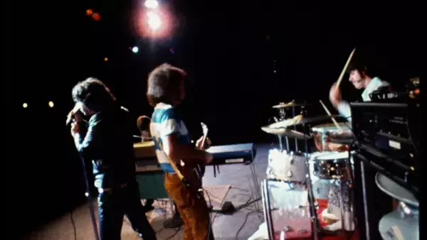 「ドアーズはなぜ神格化された？　伝説的バンドの歩みを傑作ドキュメンタリーで再検証」の画像