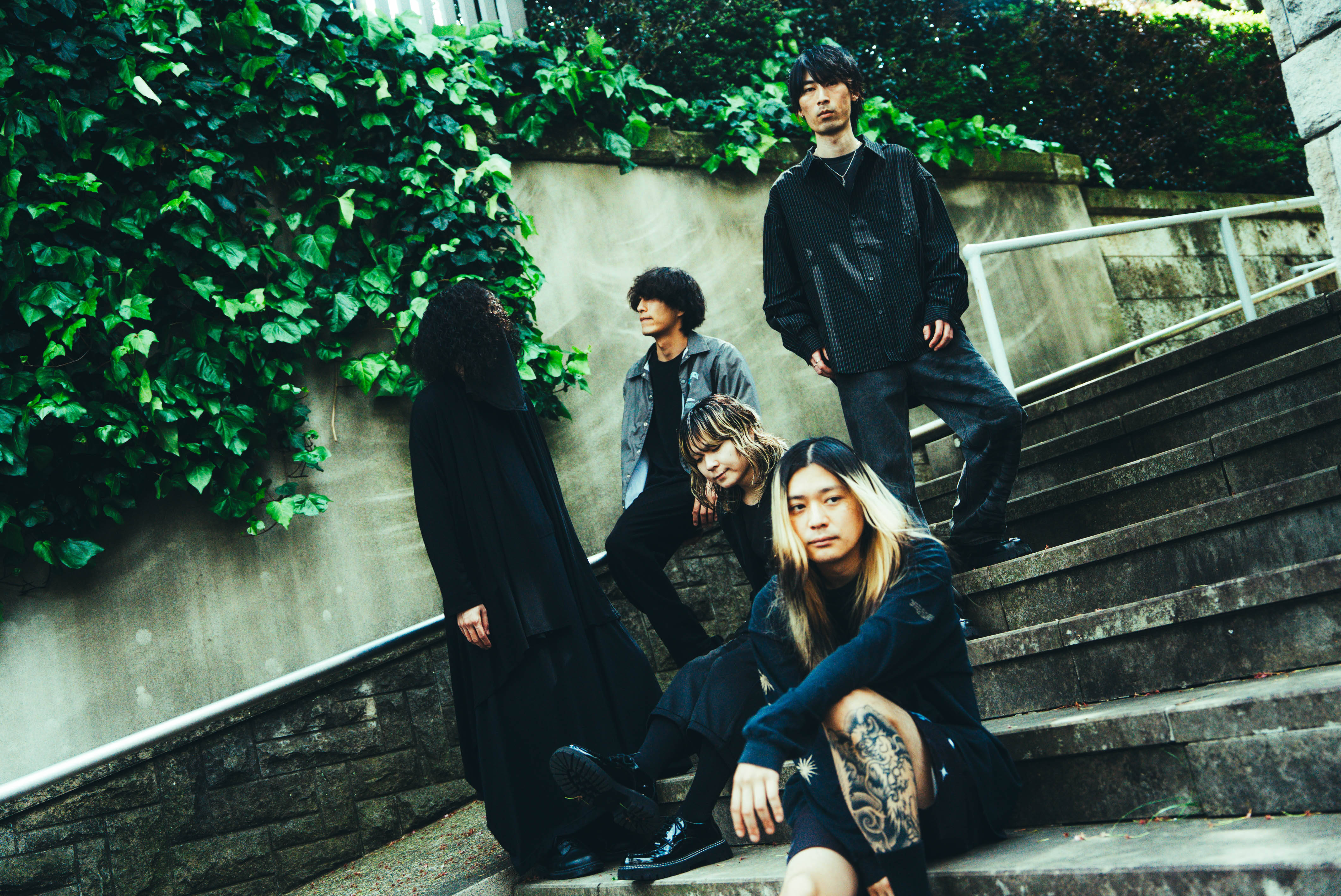 Earthists. × Tatsuya Amano（Crossfaith）が語り合う、日本のラウドロックを更新する「個」と「ハイパー」