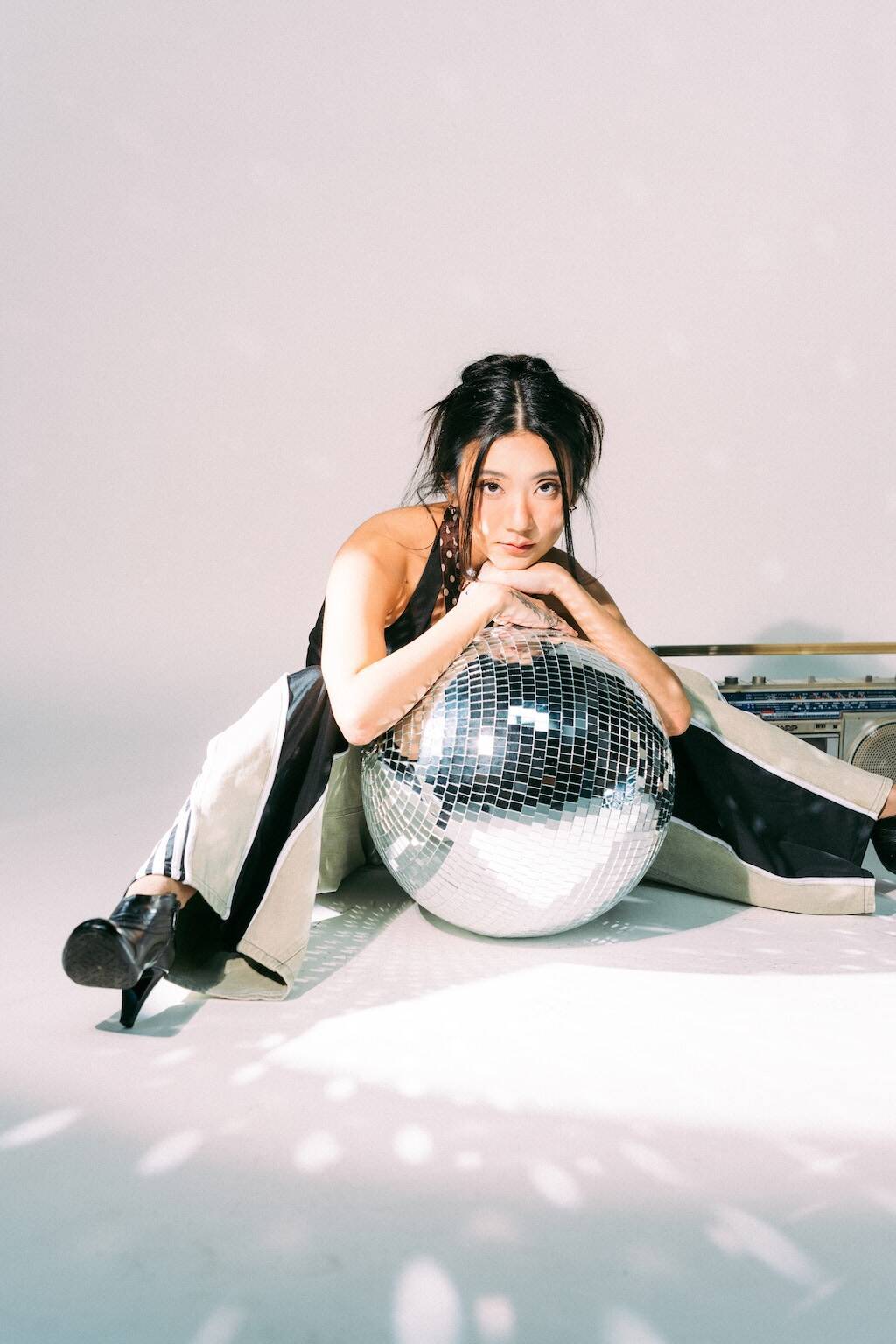 idom × RACH?が語る、日本とインドネシアで共振する「Hip-Dut」と音楽的探求