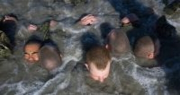 過酷な訓練と肉体強化のリスク　米海軍・特殊部隊、ステロイド蔓延の実態