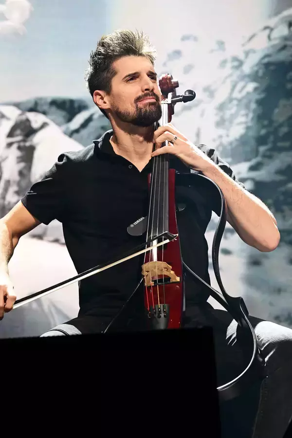 「2CELLOS最後の日本公演、愛すべき2人の魅力に満ちたラストステージ」の画像