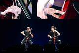 「2CELLOS最後の日本公演、愛すべき2人の魅力に満ちたラストステージ」の画像6