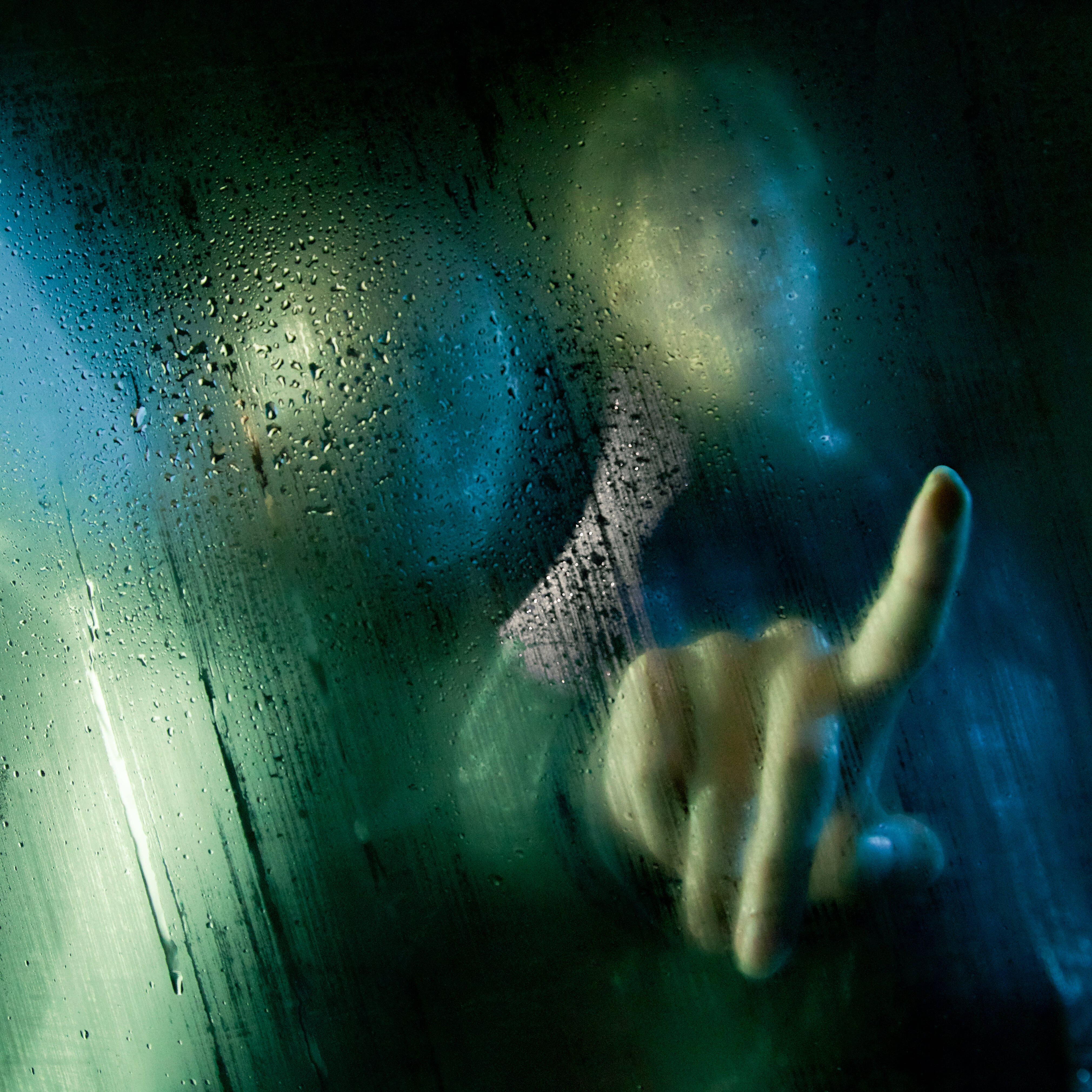 ziproom『ZOOM IN PEOPLE』──ポスト・クラブ・ヒップホップが描く、2026年国内シーンの新地平