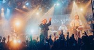 Newspeak、渋谷を揺らした“新章”の鼓動　『Glass Door』の先に開かれた未来