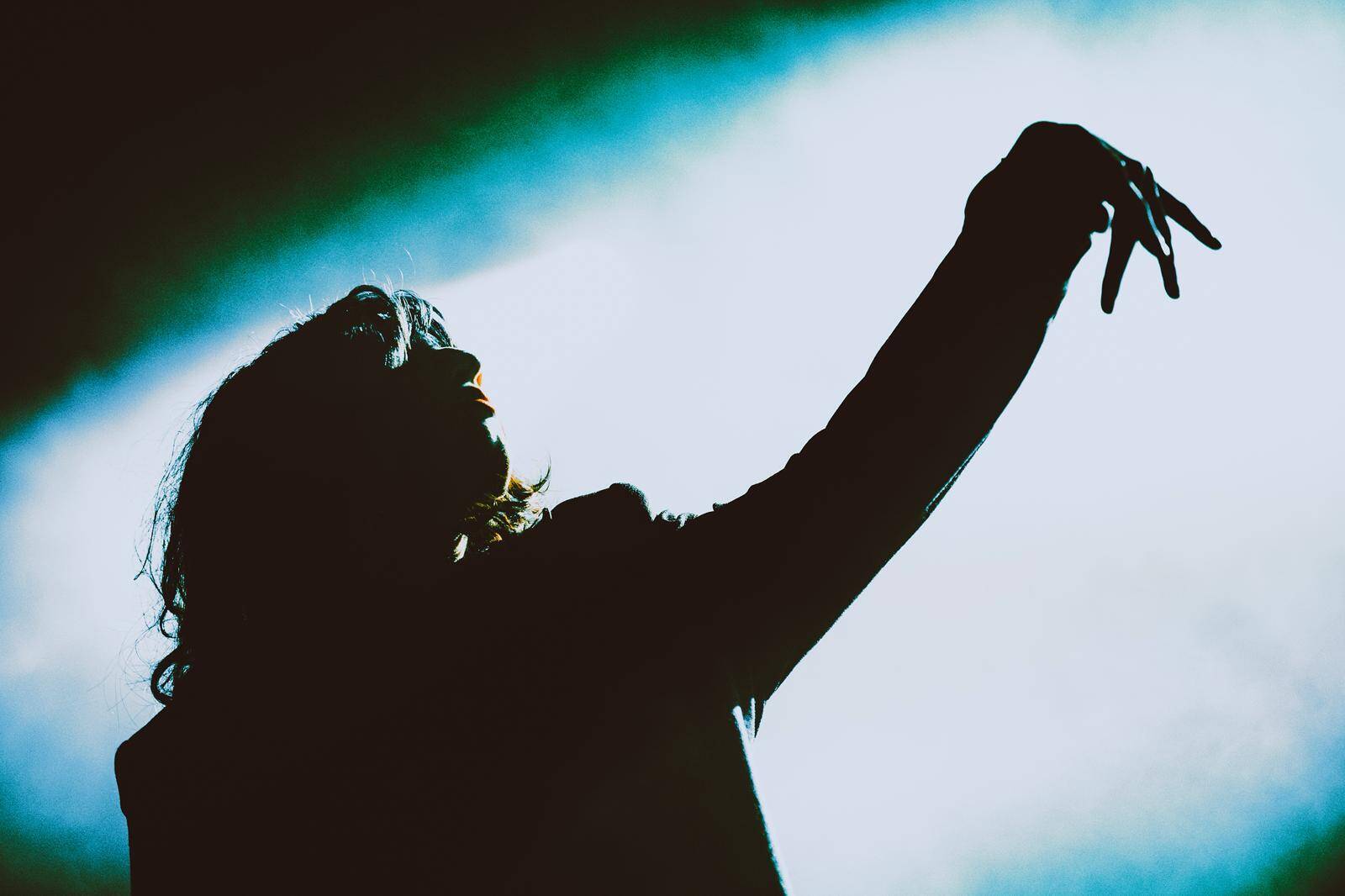 Heartworms「私は闇のほうが落ち着く」ゴスの継承者が語るモノクロの美学、反戦を歌う理由