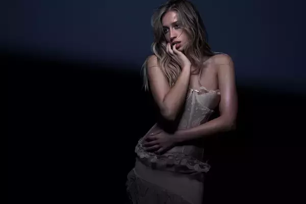 「テイト・マクレーの最新モードを考察　世界を制したポップスターが「悲しみ」を歌う理由とは？」の画像