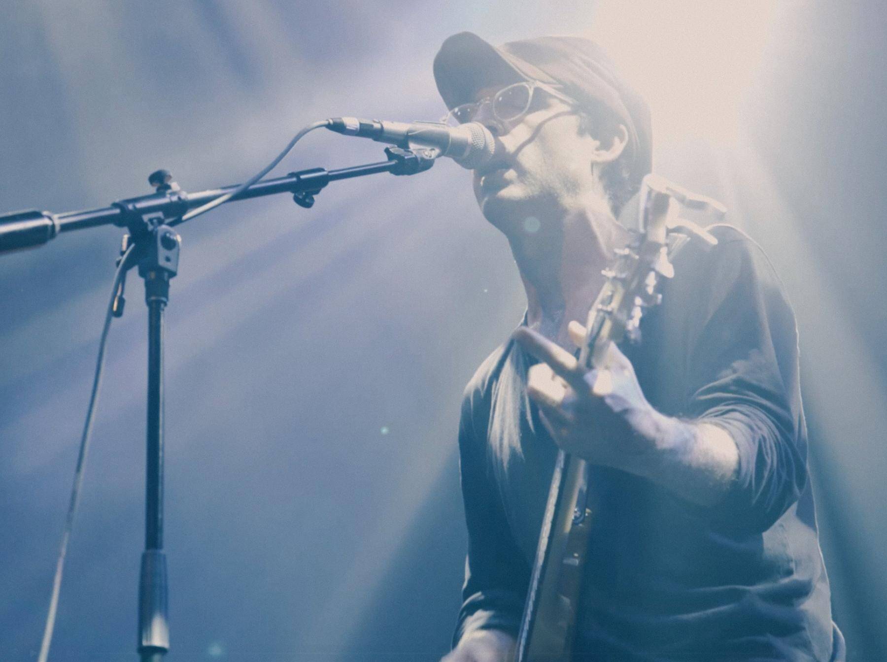 Clap Your Hands Say Yeahがデビューアルバム20周年に明かす真実、初来日の思い出