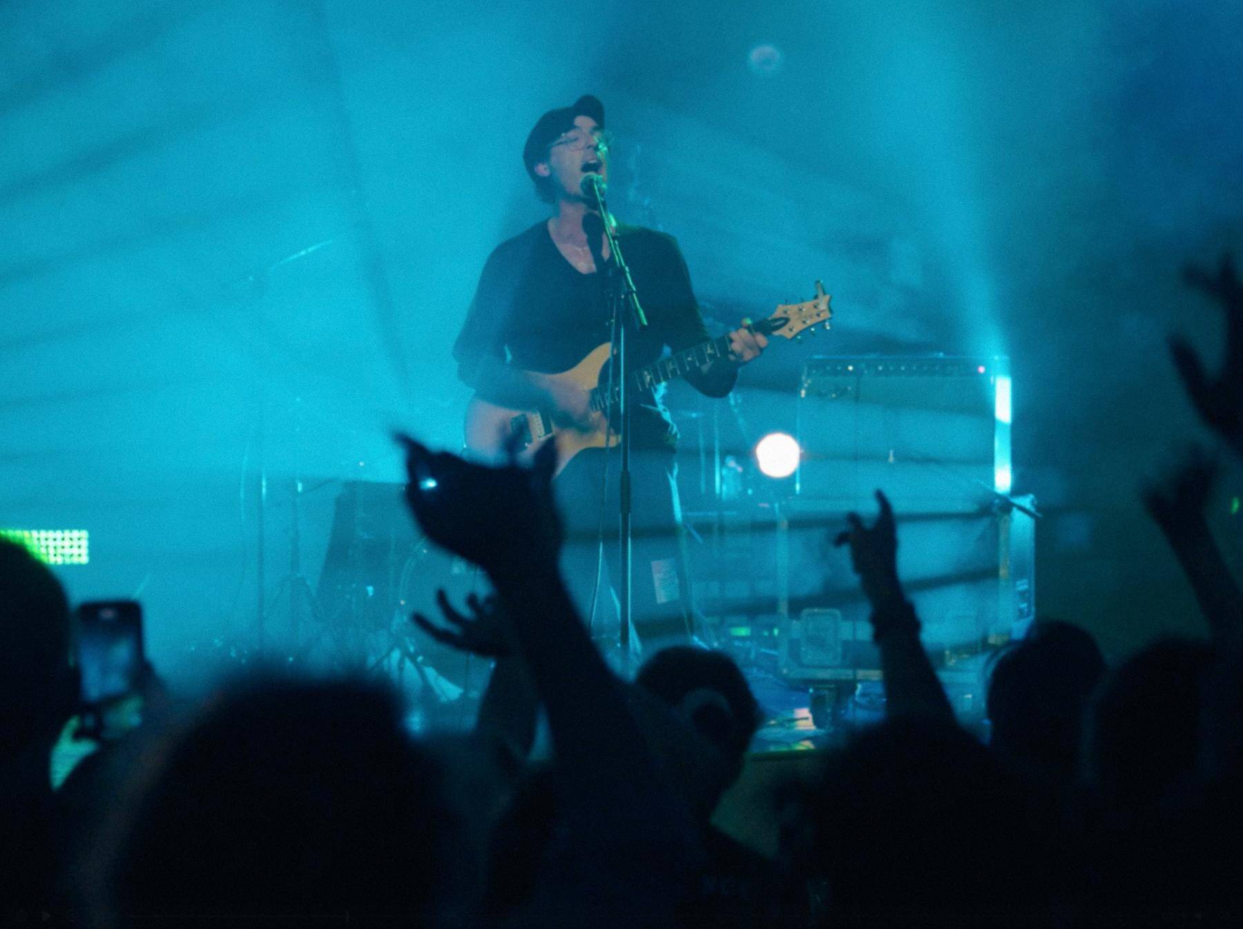 Clap Your Hands Say Yeahがデビューアルバム20周年に明かす真実、初来日の思い出