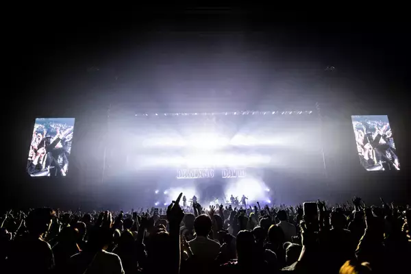 「ダミアーノ・デイヴィッド来日公演を総括　ソロとして圧倒的なスケールを証明した三部構成」の画像