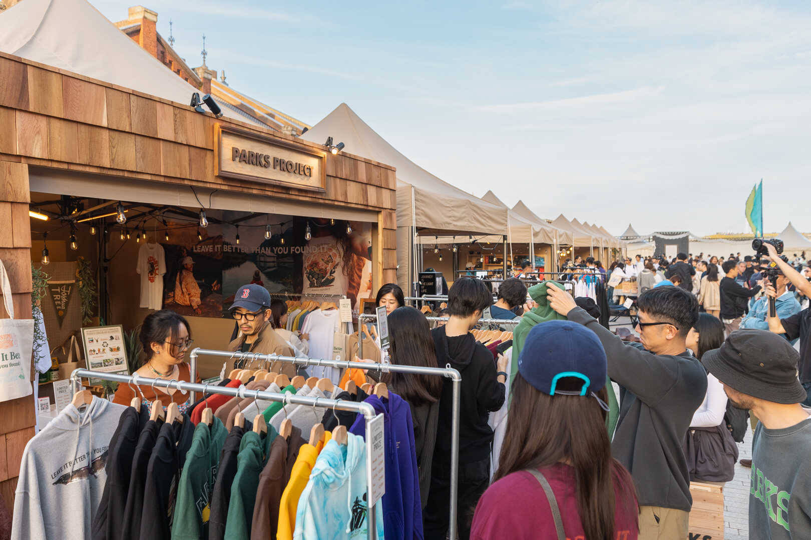 「LOCALGREEN FESTIVAL '25」⾳楽からフード、マーケットまで2日間楽しみ尽くす