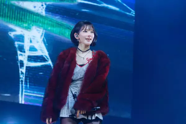 「LE SSERAFIM、2025年を語る──苦悩も力に、確かな結束へ」の画像