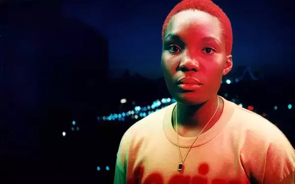 「アーロ・パークスが語る「夜への目覚め」音楽観を一変させたクラブカルチャーとの出会い」の画像