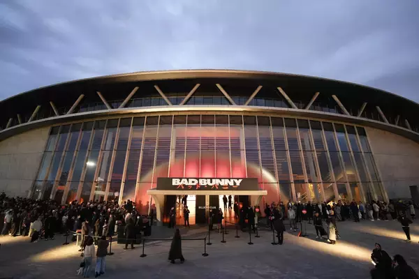「バッド・バニー奇跡の初日本公演レポート　「音楽に言語の壁はない」ラテンポップ熱狂の宴」の画像