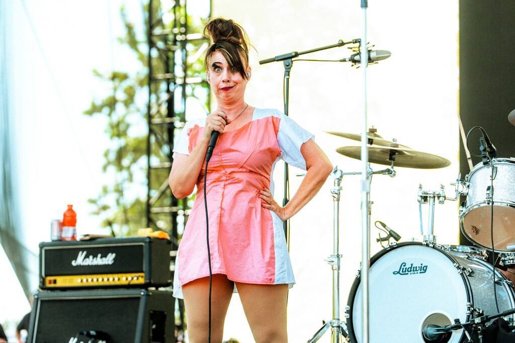 オリヴィア・ロドリゴ主催「女性たちの祝祭」Daisy Chain Fields Festivalを総括──支援団体に16億円寄付、喜びに満ちた一日