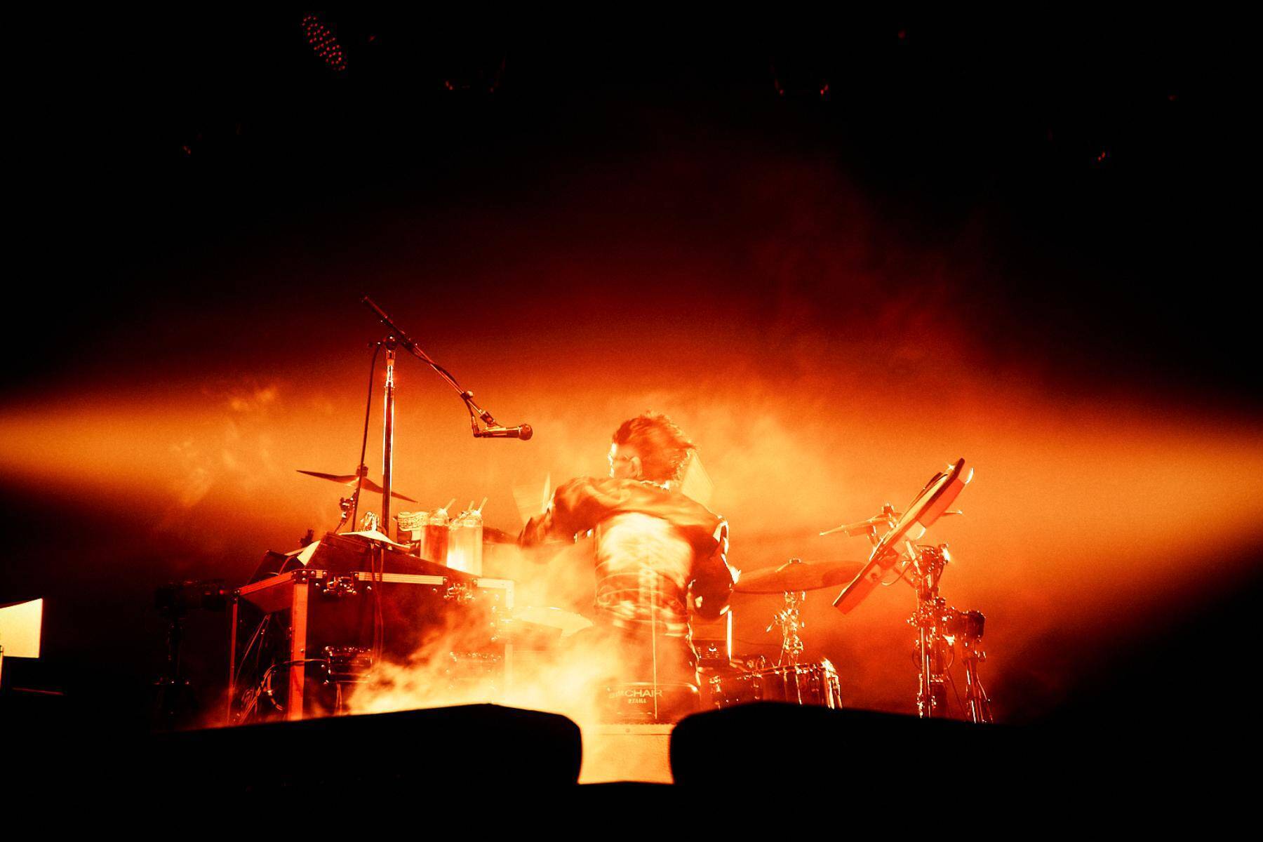 King Gnu、怒涛のアンセムと弩級のカオスで命揺らした「King Gnu CEN+RAL Tour 2026」ファイナル公演