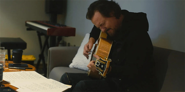 パール・ジャムのエディ・ヴェダーが語る、難病の子供たちを救うための闘い【独占インタビュー】