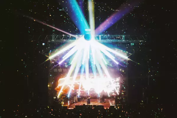 「礼賛『超超超BUSYツアー』全公演ソールドアウトで完走、「どんどん上に上がっていく」5人の快進撃」の画像