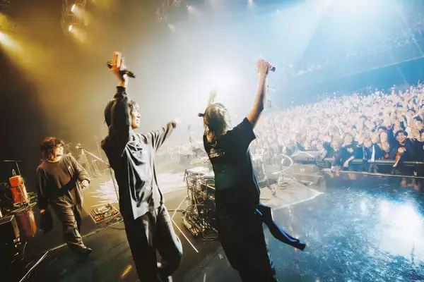「礼賛『超超超BUSYツアー』全公演ソールドアウトで完走、「どんどん上に上がっていく」5人の快進撃」の画像