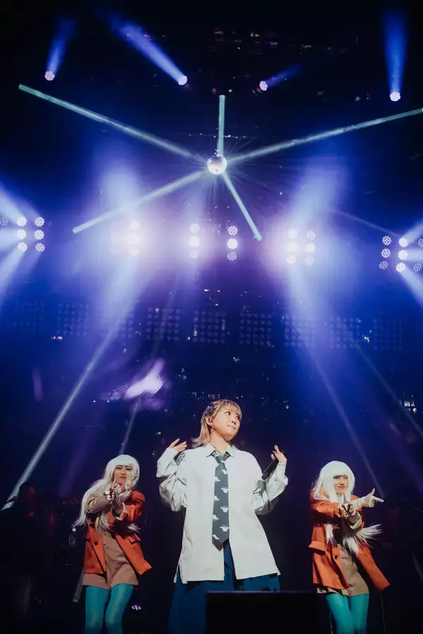 「礼賛『超超超BUSYツアー』全公演ソールドアウトで完走、「どんどん上に上がっていく」5人の快進撃」の画像