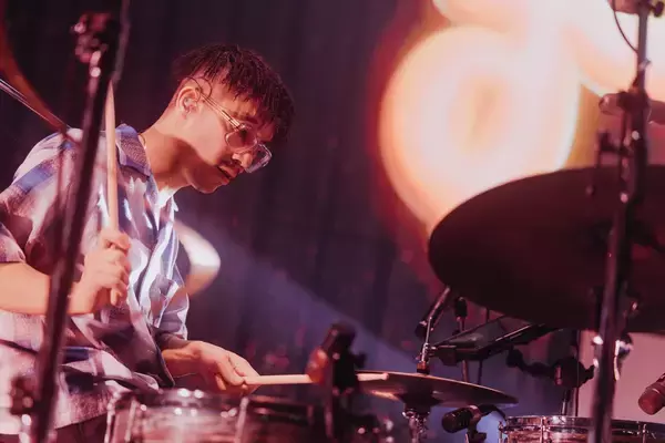 「礼賛『超超超BUSYツアー』全公演ソールドアウトで完走、「どんどん上に上がっていく」5人の快進撃」の画像