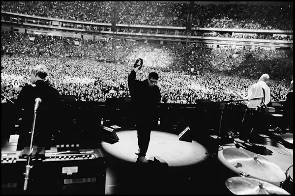 「オアシス奇跡の日本公演レポート　リアムとノエルが手を取り合い歓喜の大合唱、問答無用の完全復活ライブ」の画像