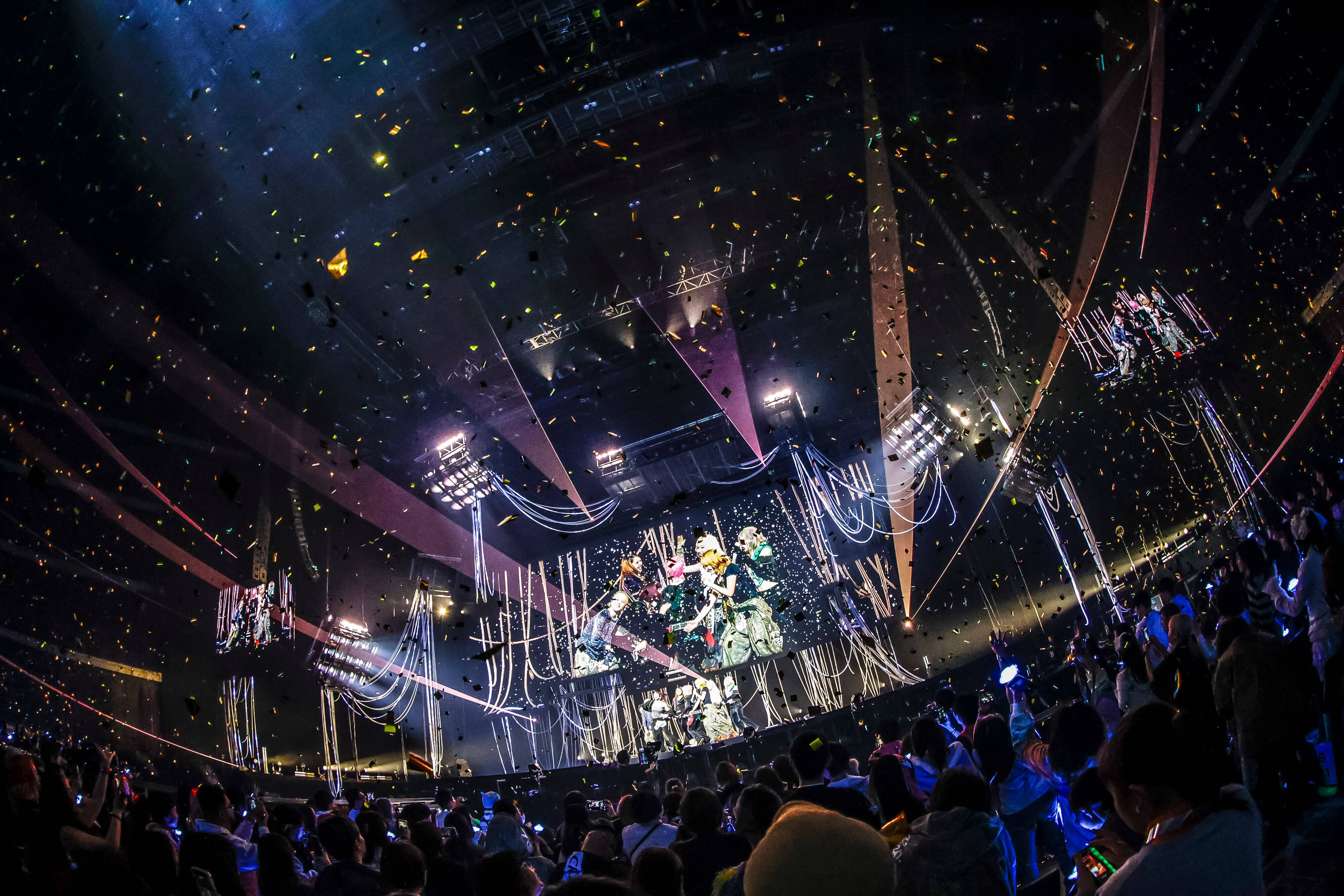 XG、世界を射抜く「核」を解き放つ──1stフルアルバム携えた2ndワールドツアーが横浜で開幕、6万人を熱狂させる