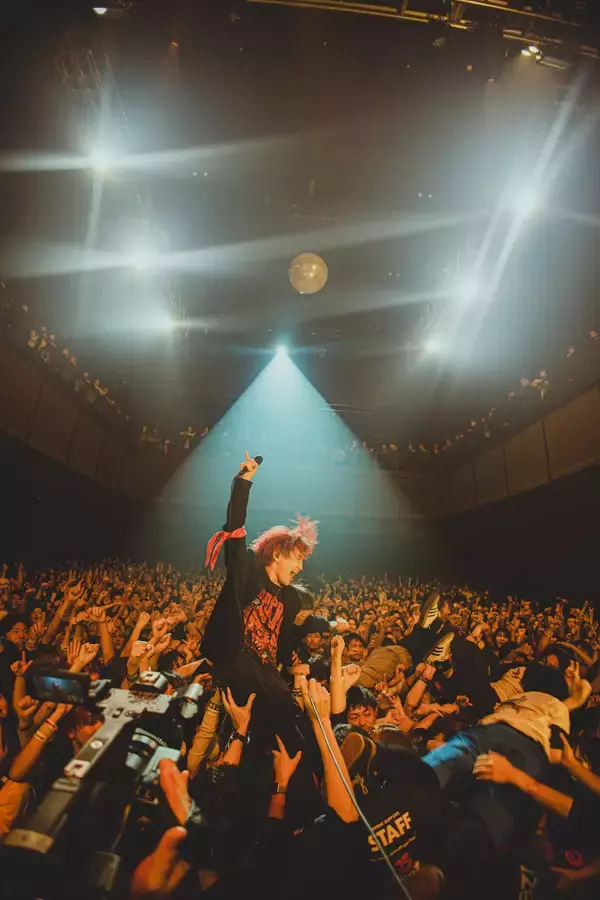 「Arakezuri、Zepp Shinjukuで迎えた悲願の夜、新章へと突入する新たなスタート地点」の画像