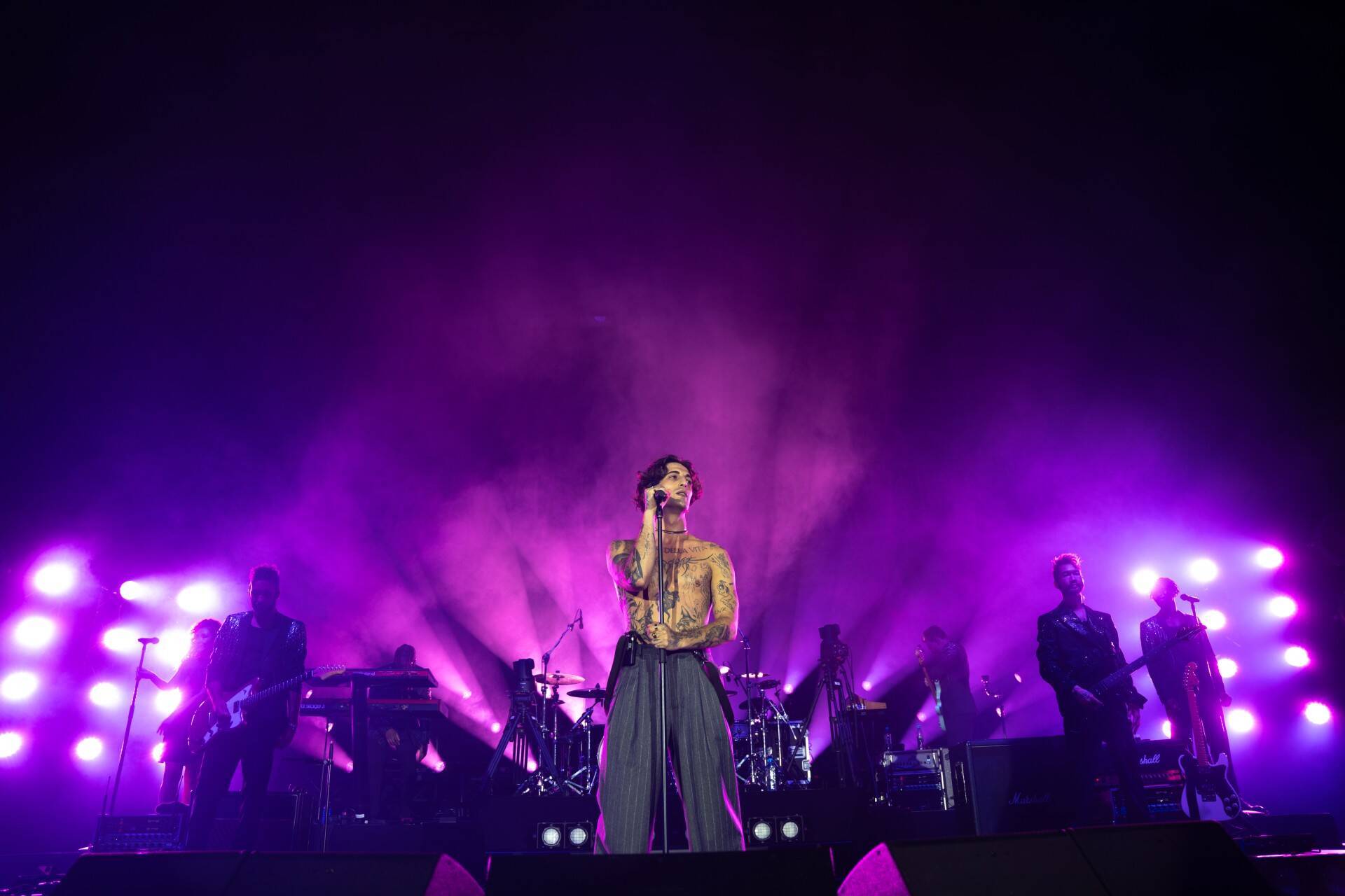 マネスキンのダミアーノ・デイヴィッドが語る「日本は特別な場所」ソロでの成功と再生の旅路