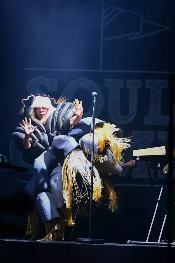 「エリカ・バドゥが圧倒的名演、ファーサイドのラップ魂も爆発　7年ぶり復活「SOUL CAMP 2026」レポート」の画像