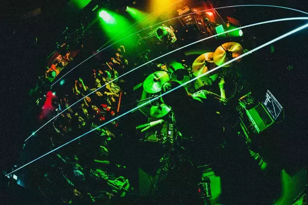 「Tyrkouaz超満員の初ワンマンで見せた「飛躍の兆し」怒涛のライブが生んだモッシュと熱狂」の画像