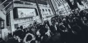 CLAN QUEENが新宿・歌舞伎町を占拠、4000人が集結したフリーライブで電撃発表