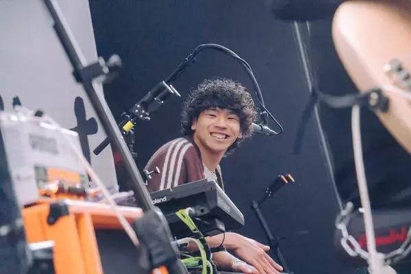 「ねぐせ。、すべてが「初」の渋谷フリーライブ、横浜アリーナへの決意を観客とともに叫ぶ」の画像