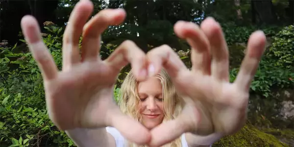 Merekiが語る幸福感あふれるインディーポップの源流、ダニー・ハリスンとの深い信頼関係