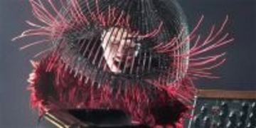 レディー・ガガ、グラミー賞「Abracadabra」伝説的パフォーマンス映像を公開