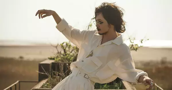 TOOBOEが語る『EVER GREEN』──歌謡曲の歌心とボカロの衝動を束ねた、長く聴ける20曲