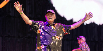 ザ・ビーチ・ボーイズ「勇退」ブルース・ジョンストンが語る、61年の活動を経てツアーバンドを離脱する理由