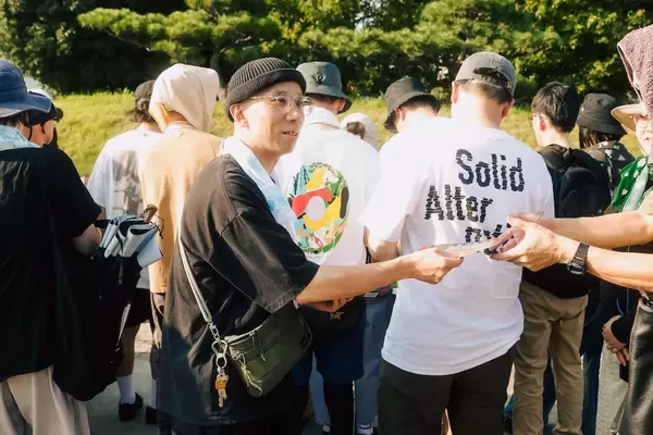 「鈴木実貴子ズ、47都道府県路上ライブツアー完走、大阪城公園で大ファイナル」の画像