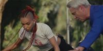 デヴィッド・バーン、FKAツイッグスに秘伝のステップを授ける　コーチェラの新コンテンツ「Artist on Artist」で実現