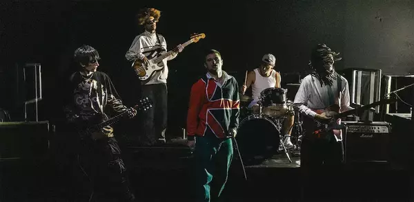 フレッド・アゲインとのコラボで話題のUK発ロックバンドbby、最新シングルリリース