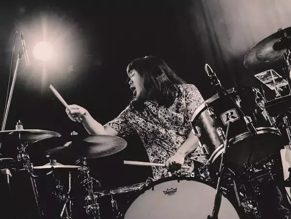 「Hedigan’s、東名阪ツアーファイナルLIQUIDROOM、変貌し続ける5人が奏でた多幸感」の画像