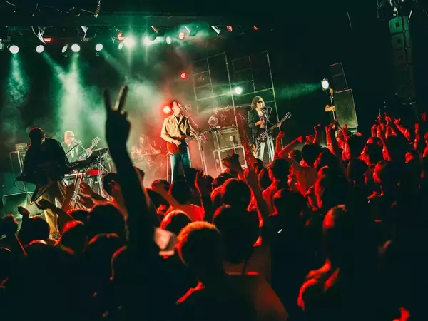 「Hedigan’s、東名阪ツアーファイナルLIQUIDROOM、変貌し続ける5人が奏でた多幸感」の画像