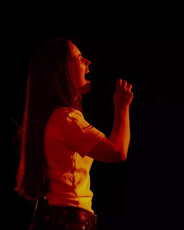 「シグリッド「大好きな日本」で躍動、北欧スターのポップ極まりない魅力が集約された一夜」の画像