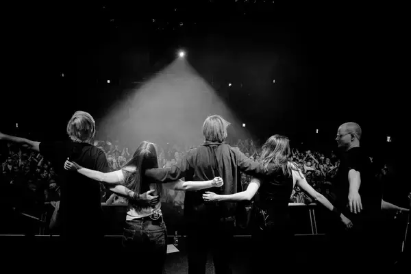 「シグリッド「大好きな日本」で躍動、北欧スターのポップ極まりない魅力が集約された一夜」の画像