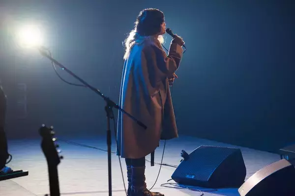 「長谷川カオナシ、夢が結実した夜、「世界は変わらなかった」からこそ歌い続ける意味」の画像