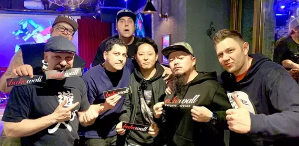 ゼブラヘッド、日本のアパレルブランド「bakewall」とのコラボアイテムを発表